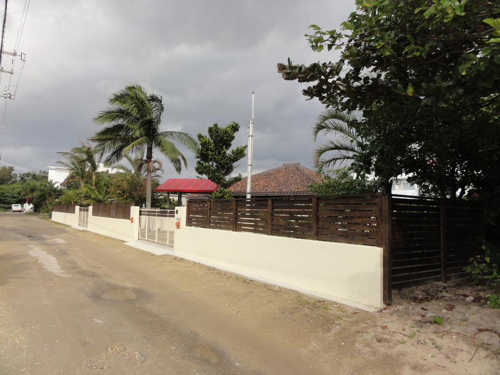 Ishigakijima Akagawara Villa Ishigaki  Rum bild