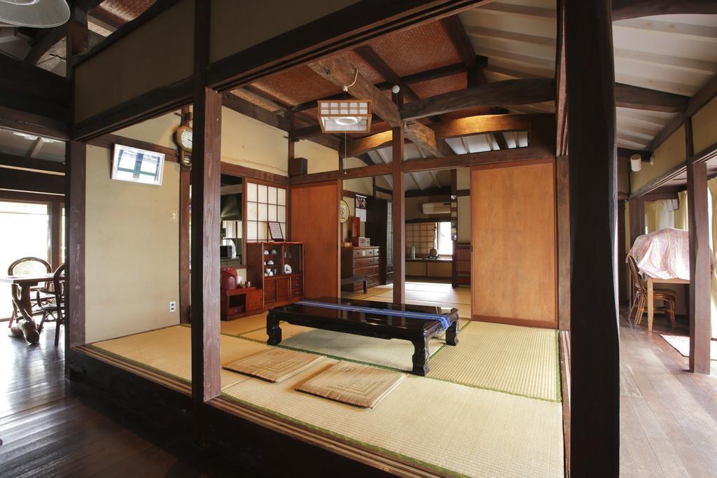 Ishigakijima Akagawara Villa Ishigaki  Rum bild